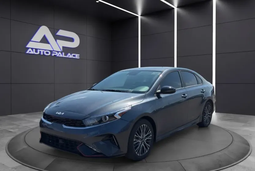 2024 Kia Forte GT-Line photo 1