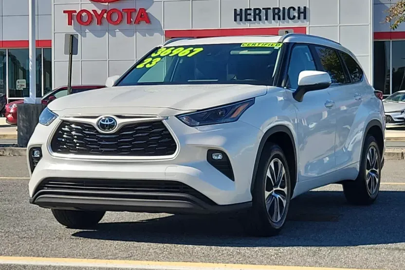 2023 Toyota Highlander XLE photo 1