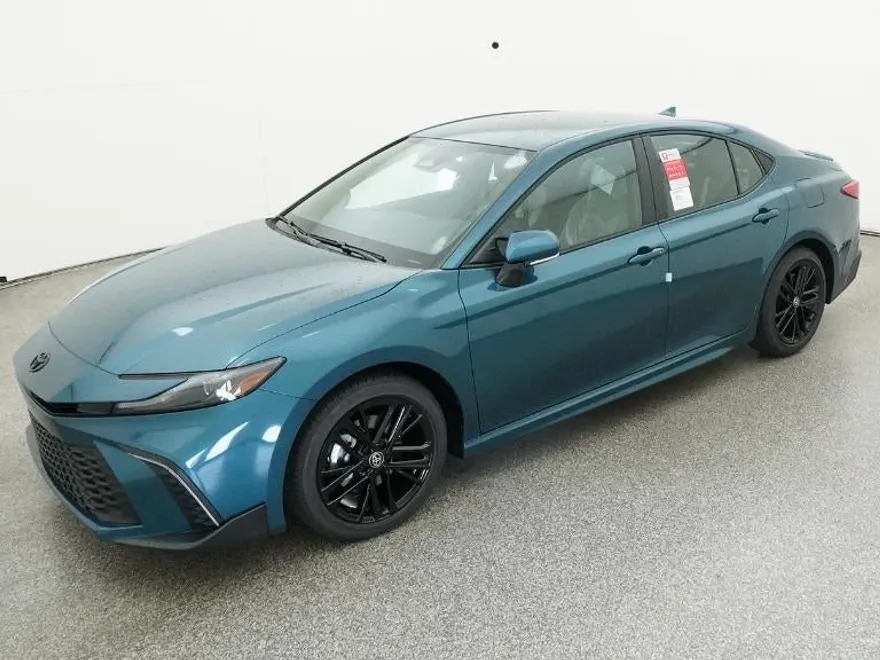 2026 Toyota Camry SE photo 1