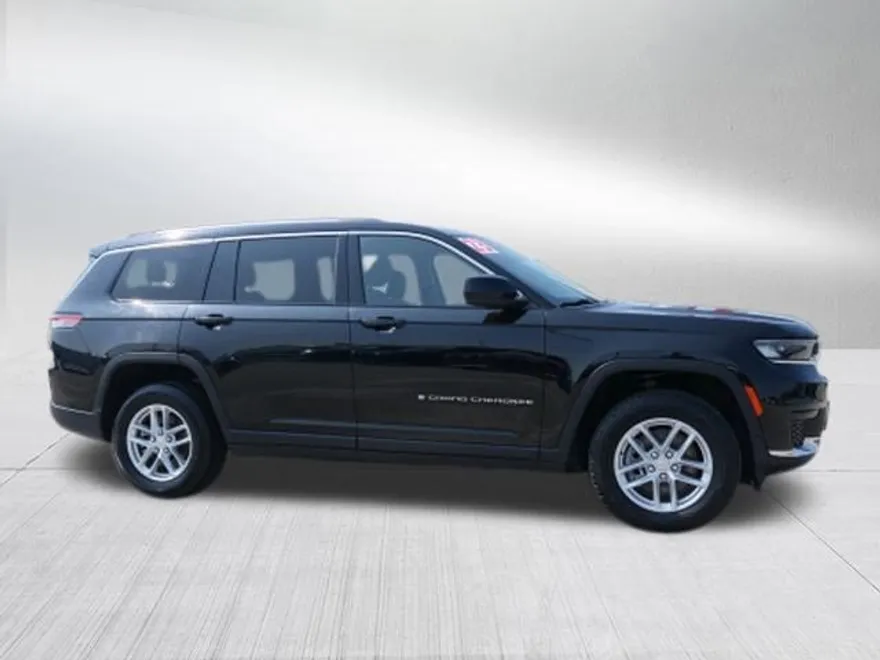 2023 Jeep Grand Cherokee Laredo photo 1