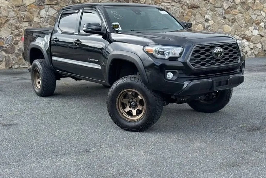 2022 Toyota Tacoma TRD V6 photo 1