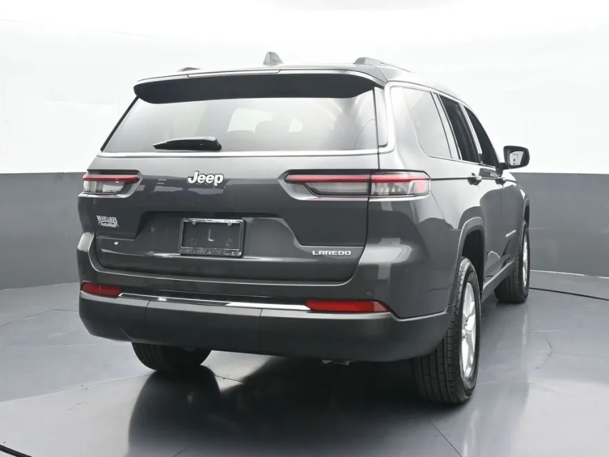 2025 Jeep Grand Cherokee Laredo photo 1