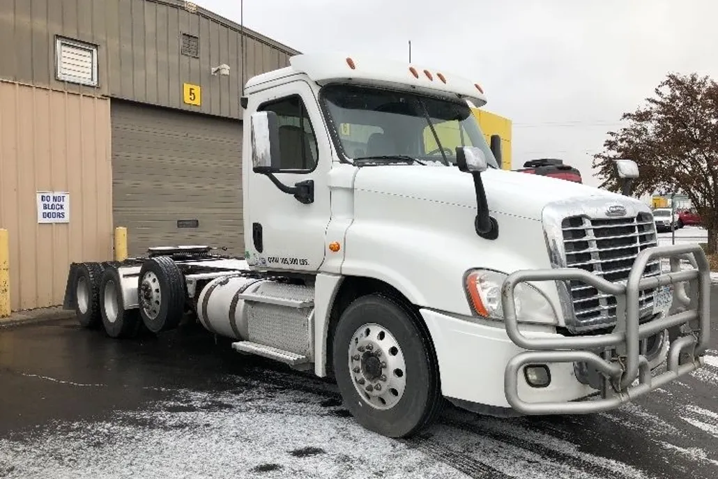 2017 Freightliner Cascadia 125" Sleeper Cab photo 1