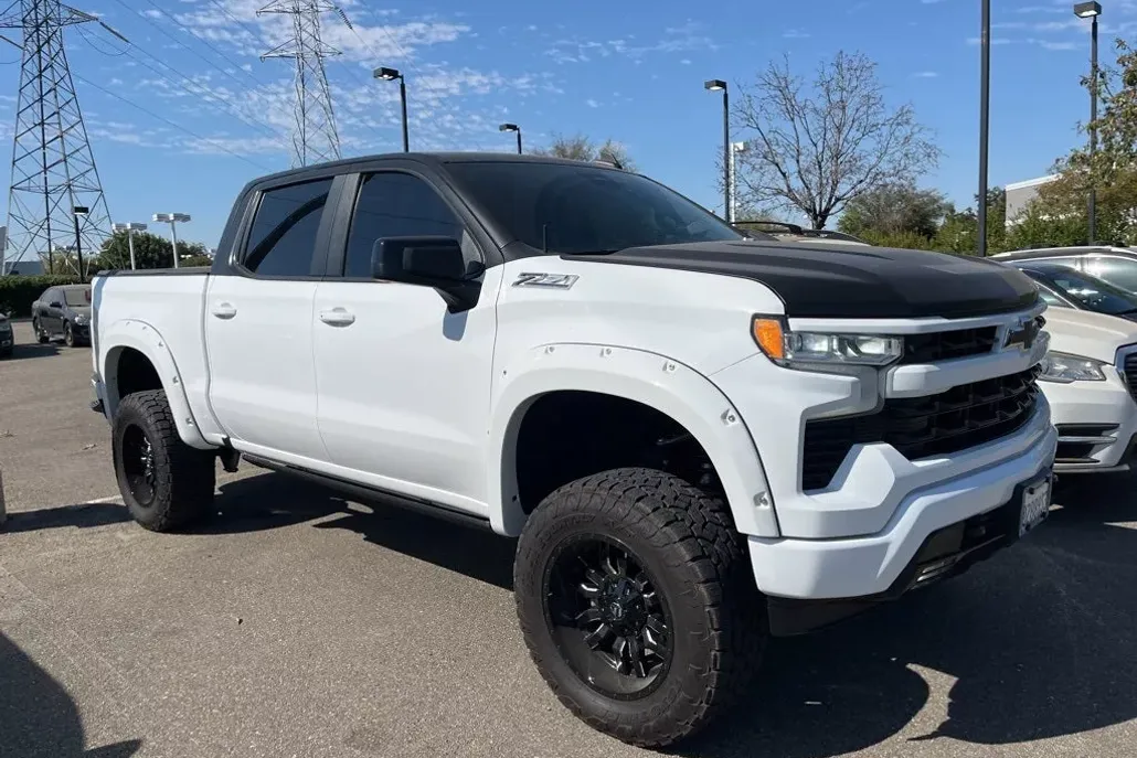 2023 Chevrolet Silverado 1500 RST photo 1