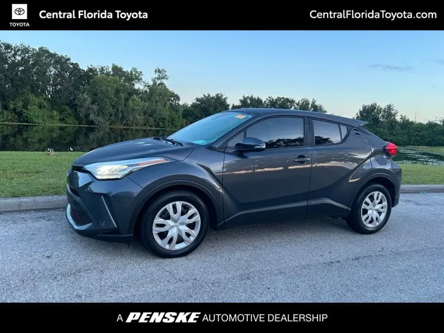 2021 Toyota C-HR LE photo 1