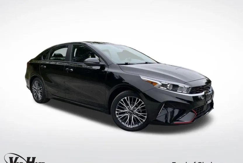 2022 Kia Forte GT-Line photo 1