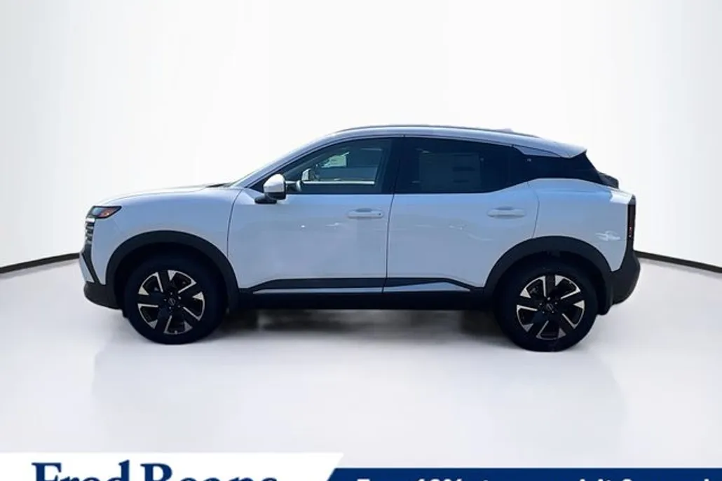 2025 Nissan Kicks SV photo 1