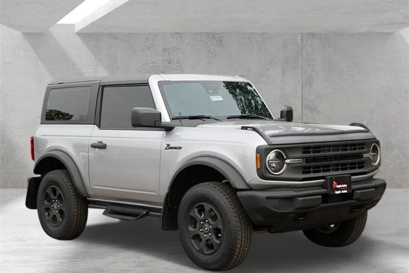 2023 Ford Bronco Base photo 1