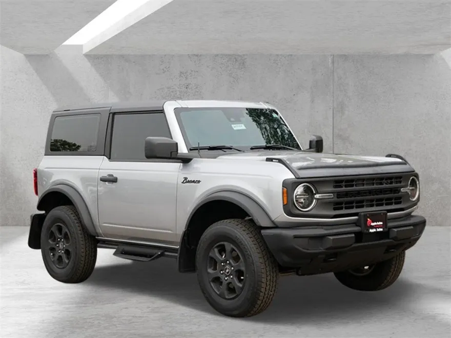 2023 Ford Bronco Base photo 1