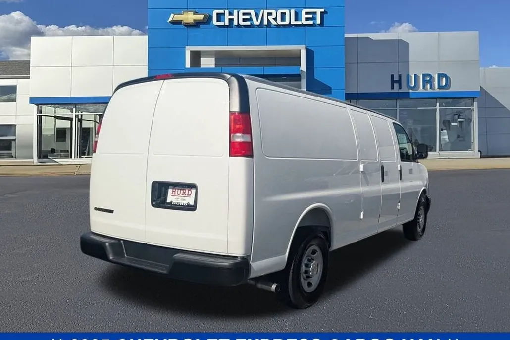 2025 Chevrolet Express Cargo 3500 photo 1