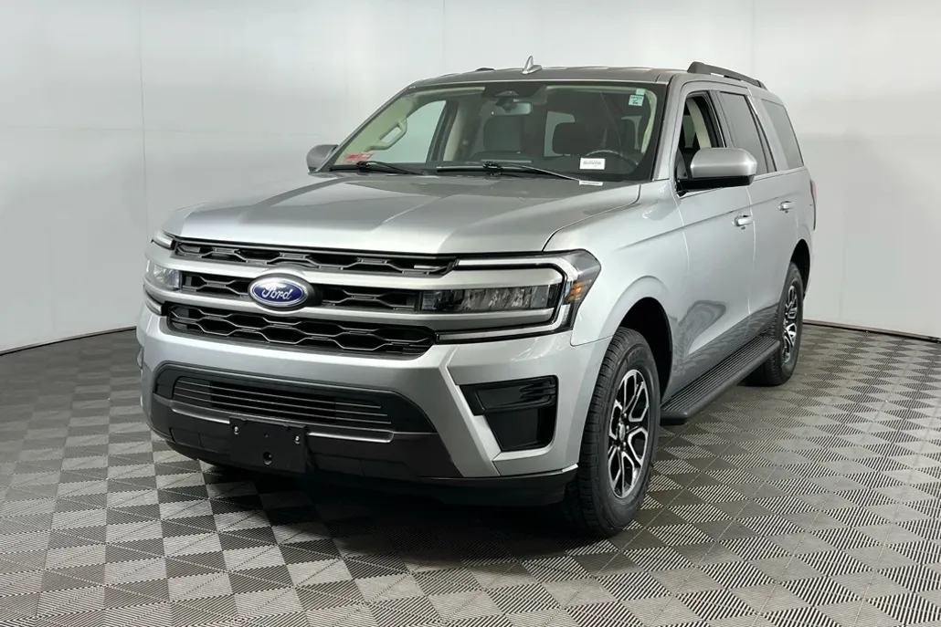 2024 Ford Expedition XLT photo 1