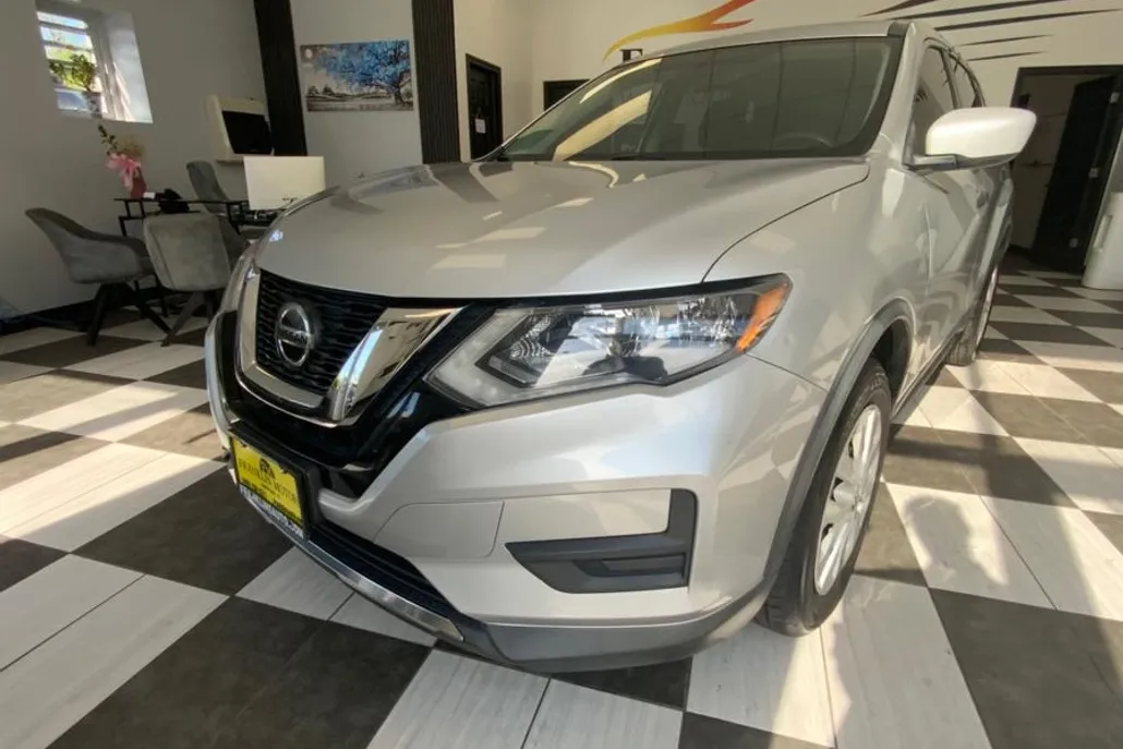 2018 Nissan Rogue S photo 1