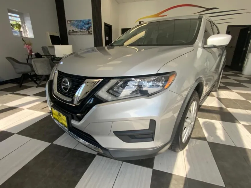 2018 Nissan Rogue S photo 1