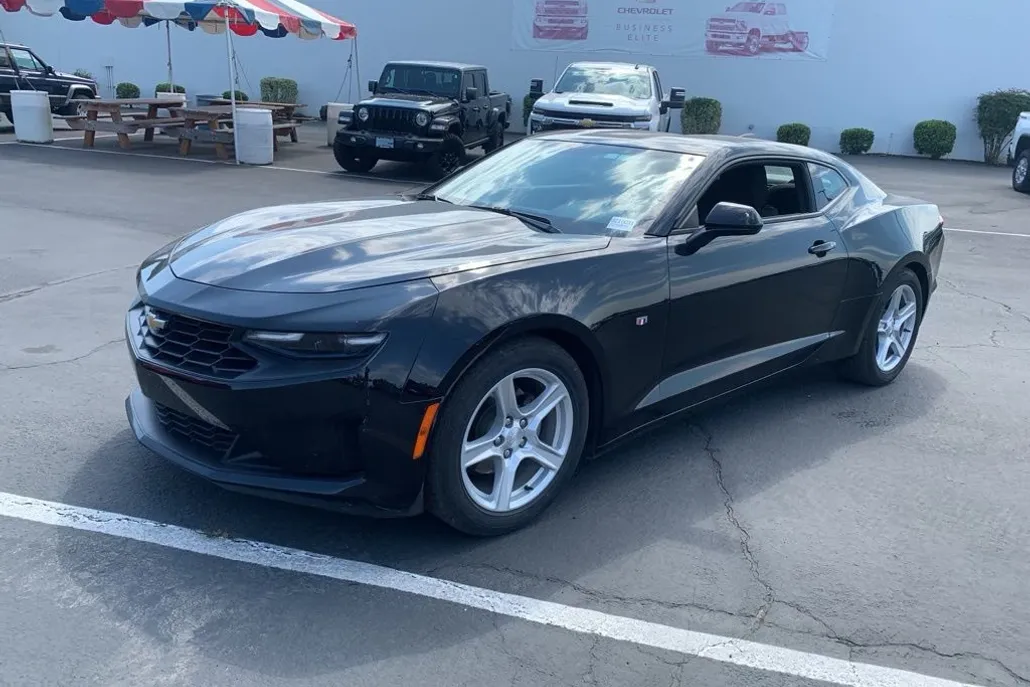 2023 Chevrolet Camaro 1LT photo 1