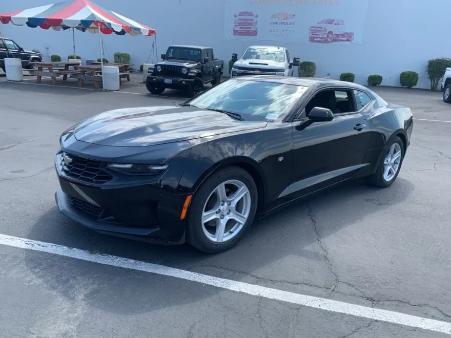 2023 Chevrolet Camaro 1LT photo 1