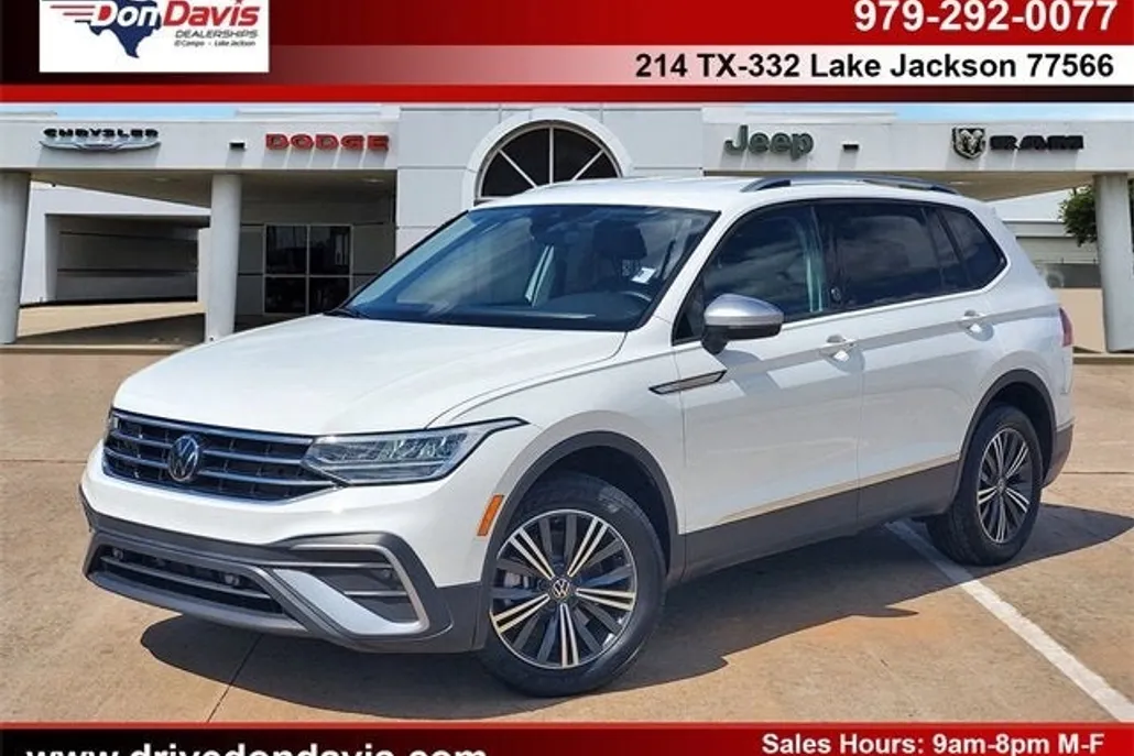 2024 Volkswagen Tiguan Wolfsburg Edition photo 1