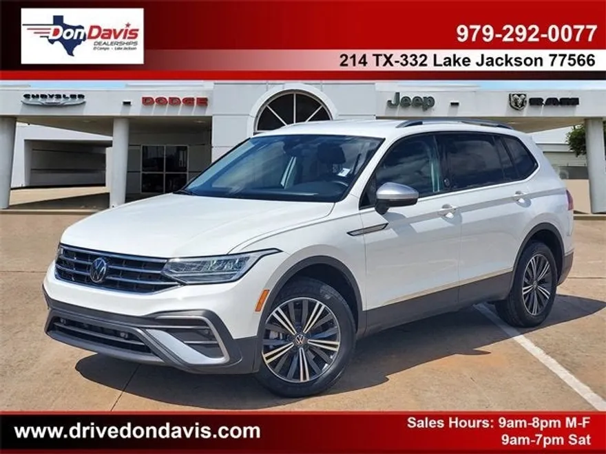 2024 Volkswagen Tiguan Wolfsburg Edition photo 1