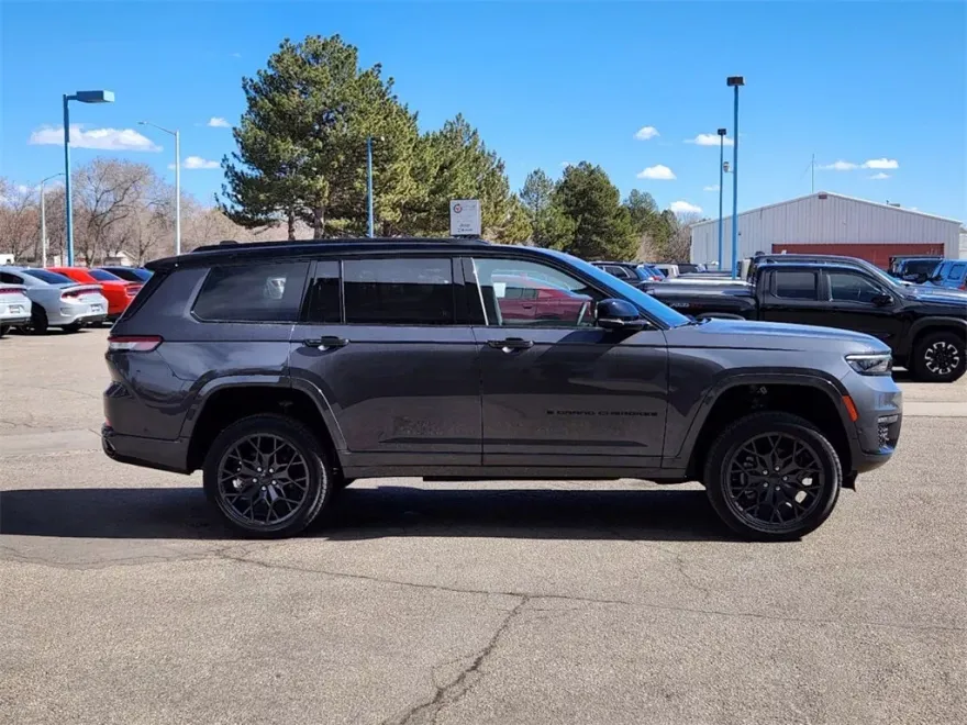 2025 Jeep Grand Cherokee L Summit photo 1
