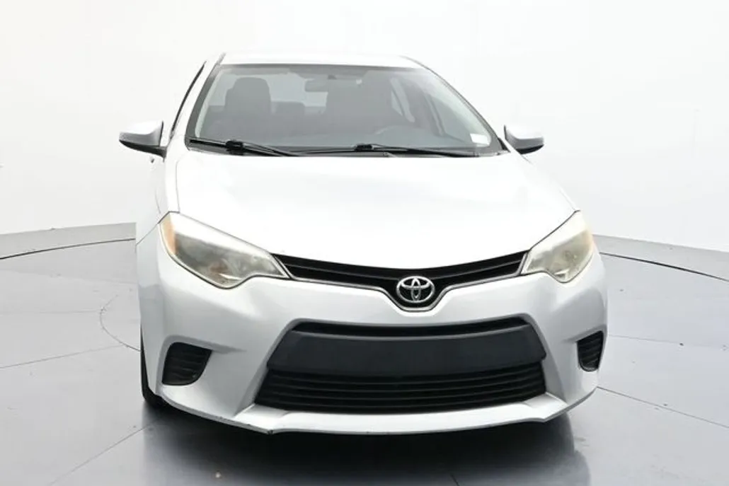 2016 Toyota Corolla LE photo 1