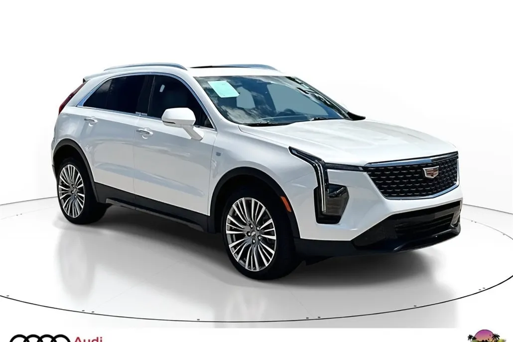 2024 Cadillac XT4 Premium Luxury photo 1