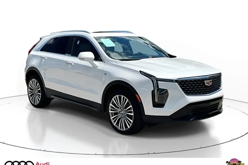 2024 Cadillac XT4 Premium Luxury photo 1