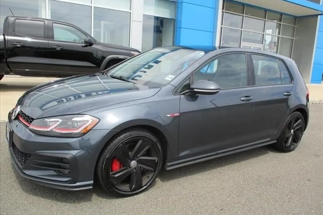 2019 Volkswagen Golf GTI S photo 1