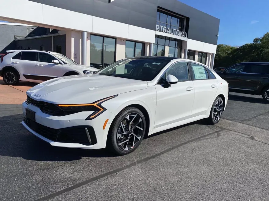 2026 Kia K5 EX photo 1