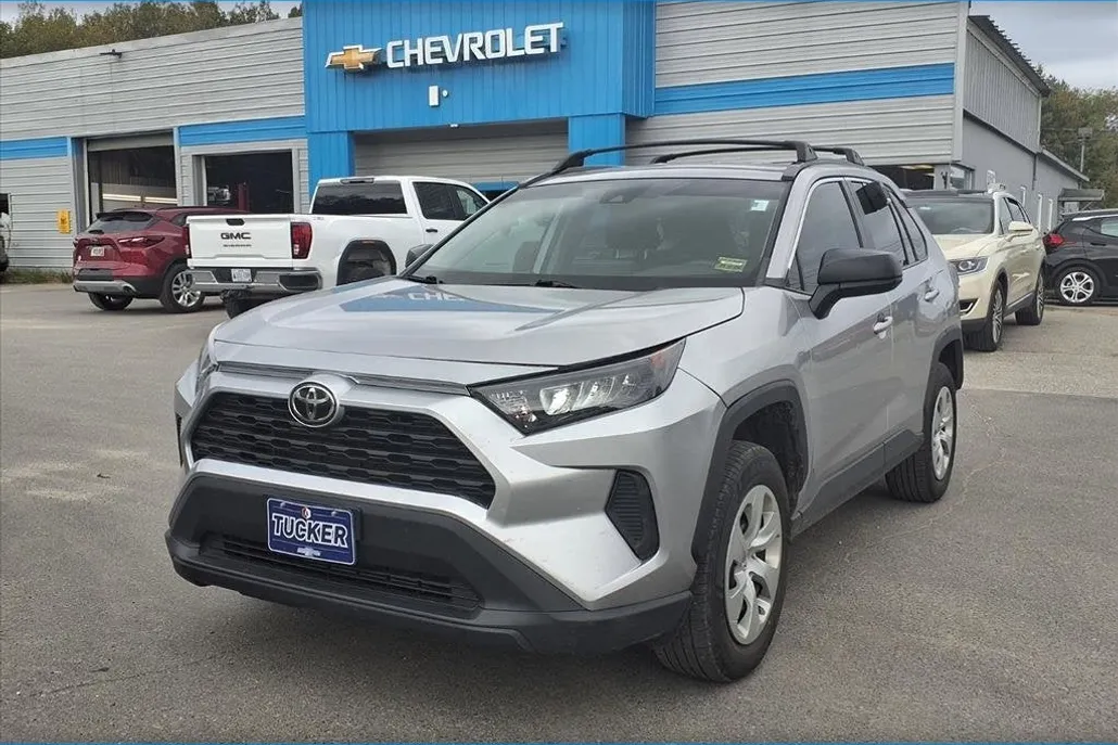 2021 Toyota RAV4 LE photo 1