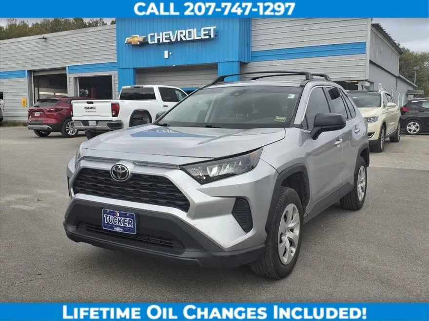 2021 Toyota RAV4 LE photo 1