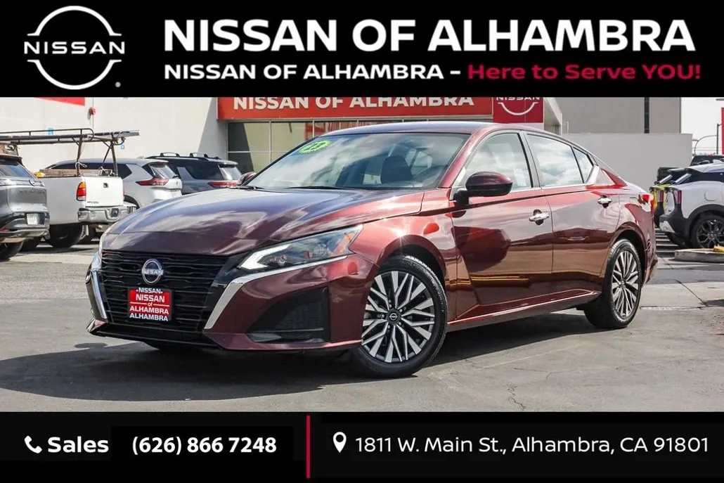 2023 Nissan Altima 2.5 SV photo 1