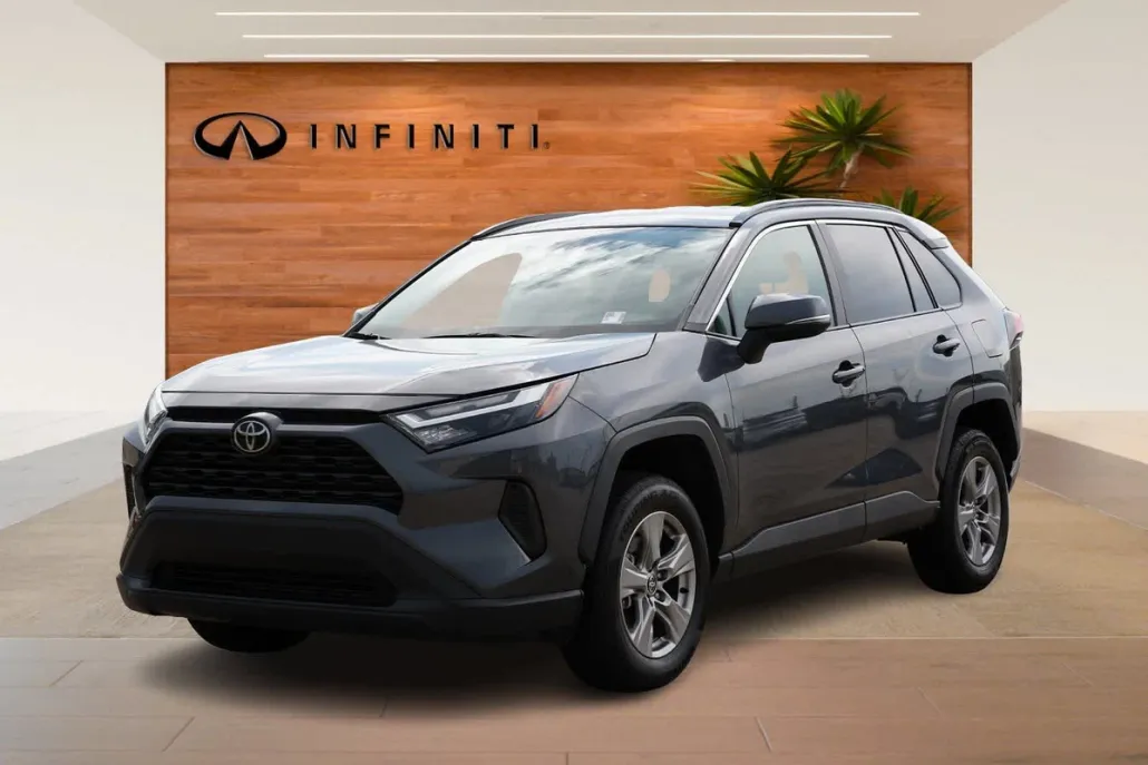 2024 Toyota RAV4 XLE photo 1