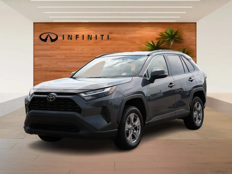 2024 Toyota RAV4 XLE photo 1