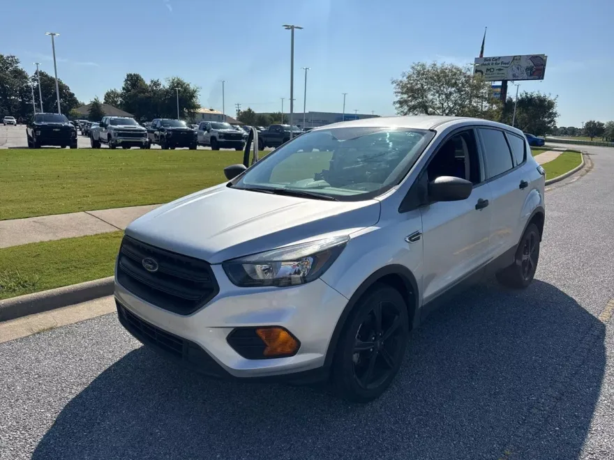 2018 Ford Escape S photo 1