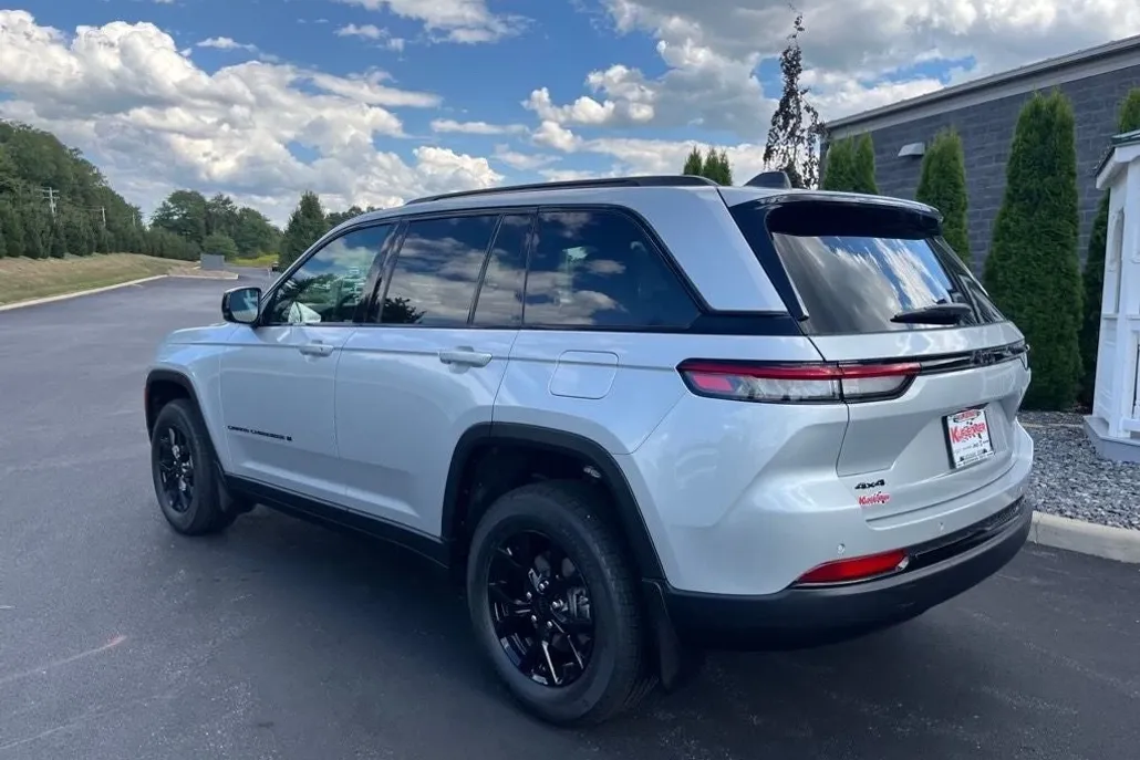 2025 Jeep Grand Cherokee Altitude X photo 1