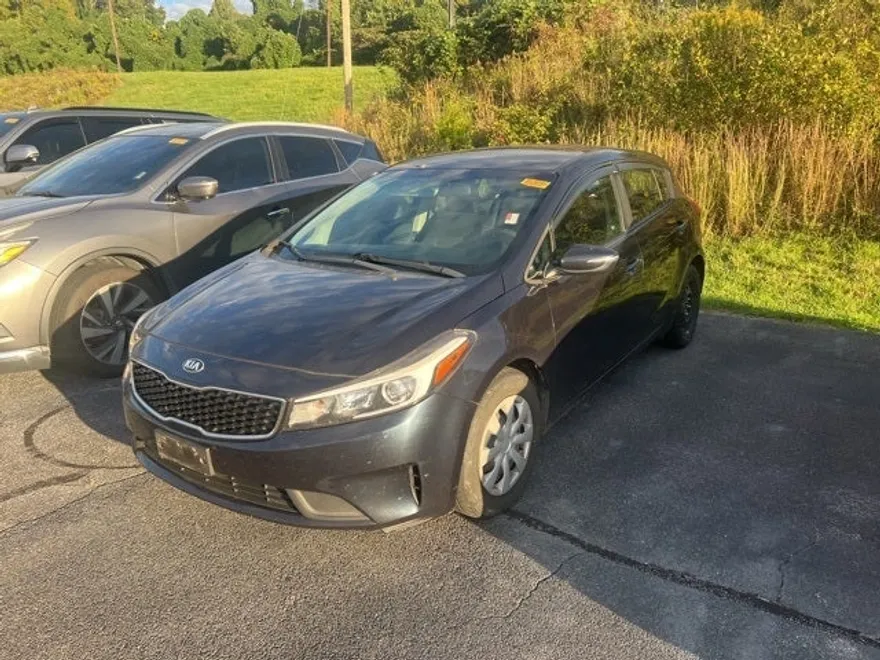 2017 Kia Forte LX photo 1