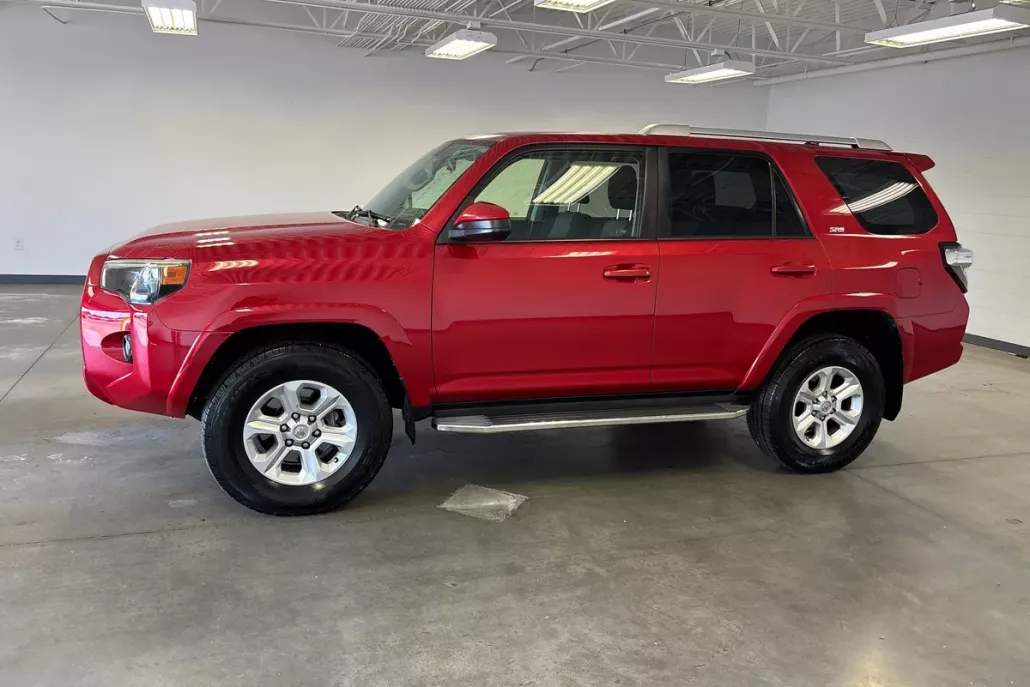 2017 Toyota 4Runner SR5 photo 1