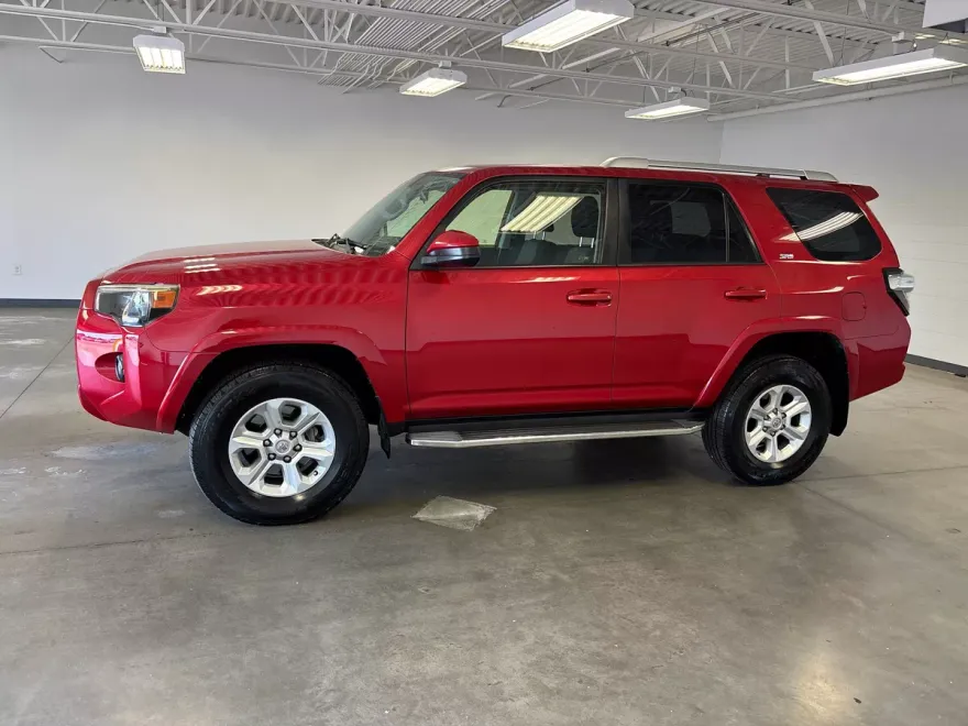 2017 Toyota 4Runner SR5 photo 1