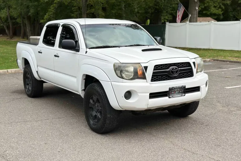 2010 Toyota Tacoma V6 photo 1
