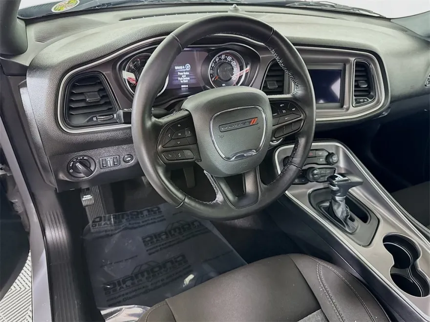2022 Dodge Challenger SXT photo 1