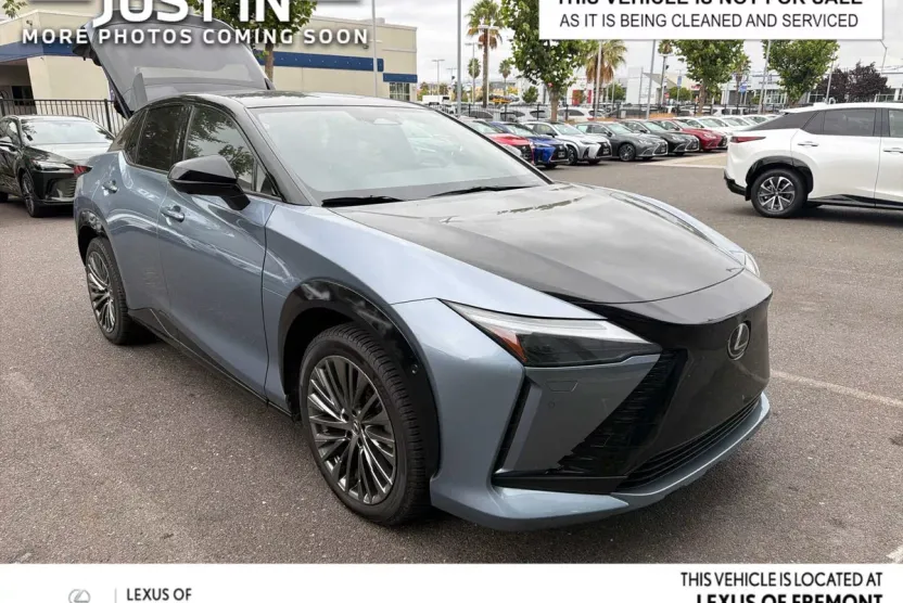 2023 Lexus RZ 450e Luxury photo 1