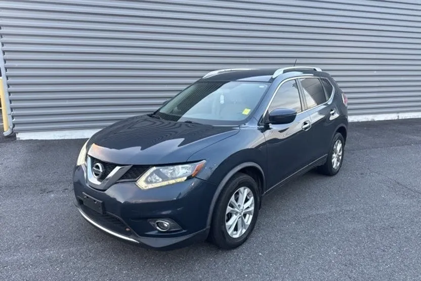 2016 Nissan Rogue SV photo 1