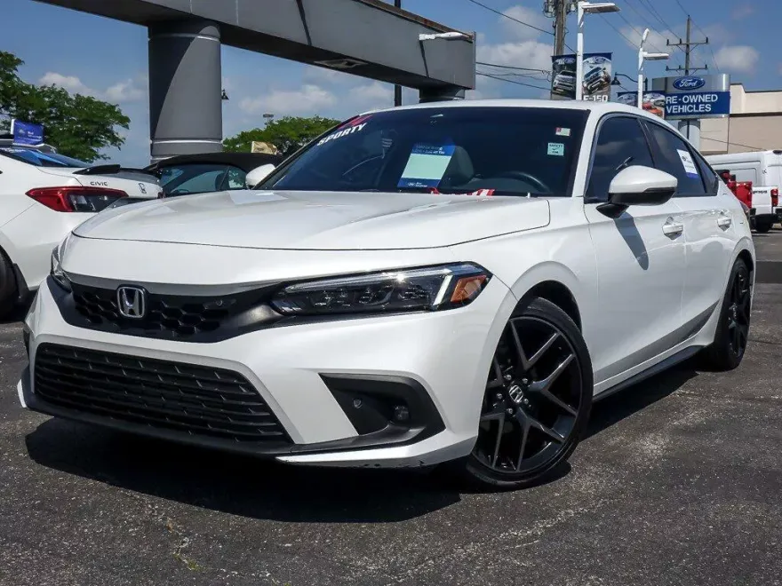 2024 Honda Civic Hatchback Sport Touring photo 1