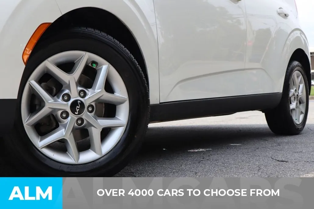 2023 Kia Soul LX photo 1