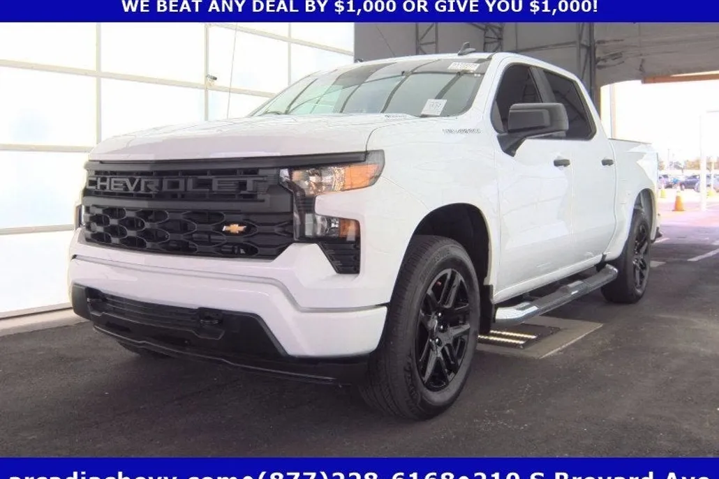 2025 Chevrolet Silverado 1500 Custom photo 1