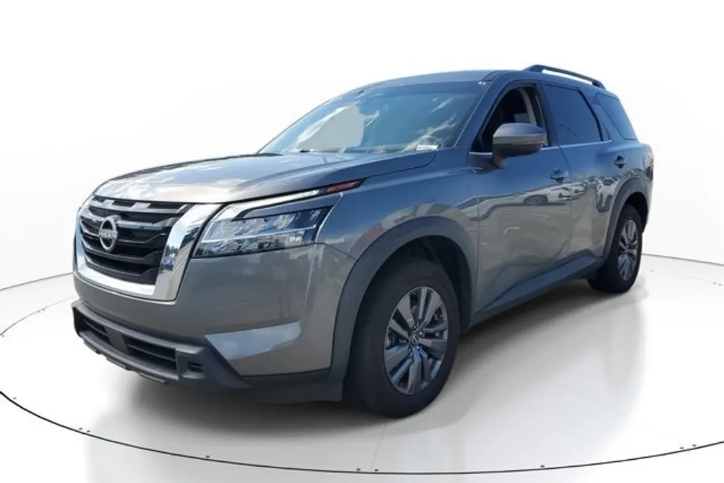 2022 Nissan Pathfinder SV photo 1