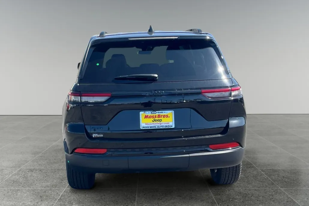 2025 Jeep Grand Cherokee Laredo photo 1