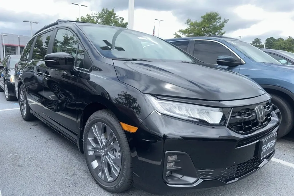 2026 Honda Odyssey Touring photo 1