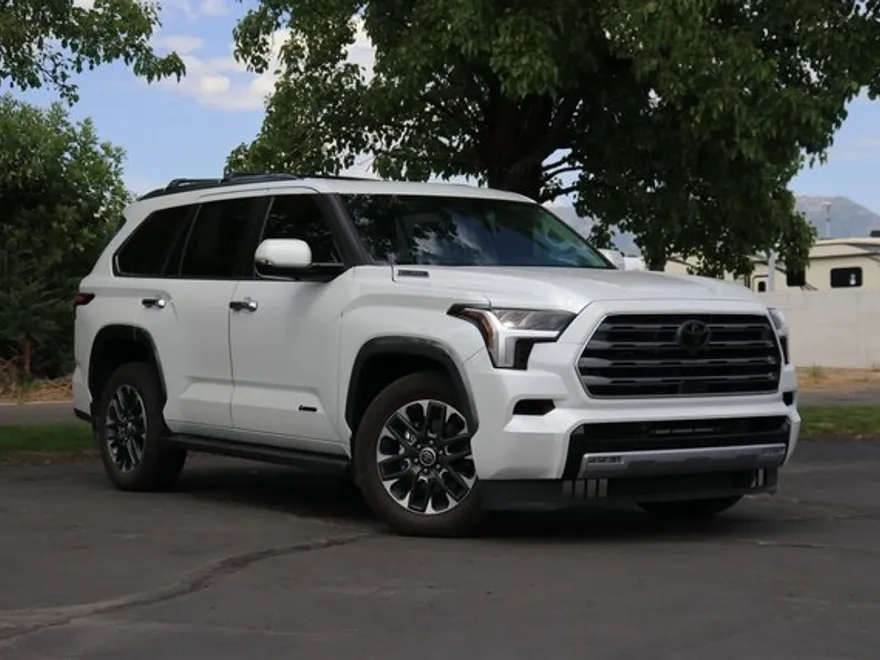 2024 Toyota Sequoia SR5 photo 1