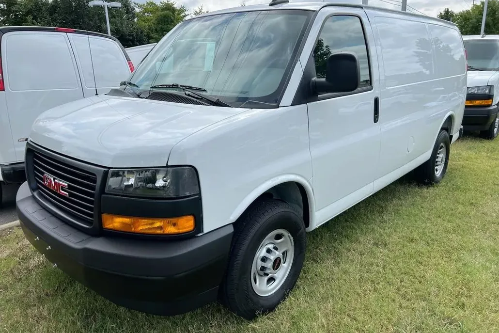 2025 Gmc Savana Cargo 2500 photo 1