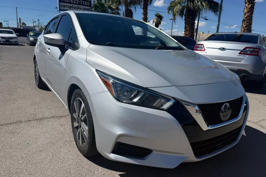 2020 Nissan Versa SV Sedan photo 1